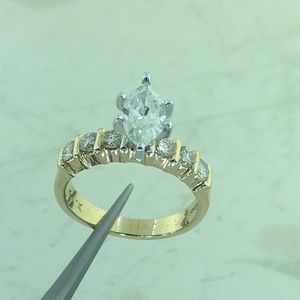 1.0 CT Marquise & Round Diamond Engagement…